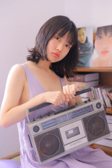 老婆运动时接听老公电话